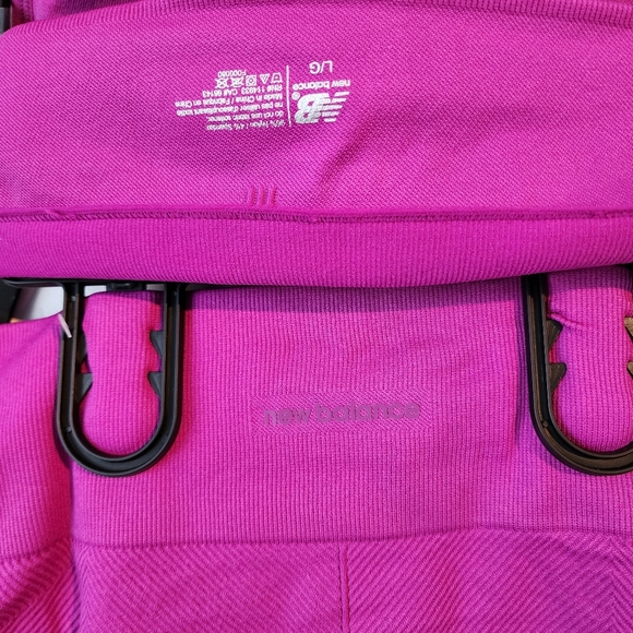 2 Pc Womens Workout set New Balance crop sports bra and biker short purple Sz L - Picture 5 of 10